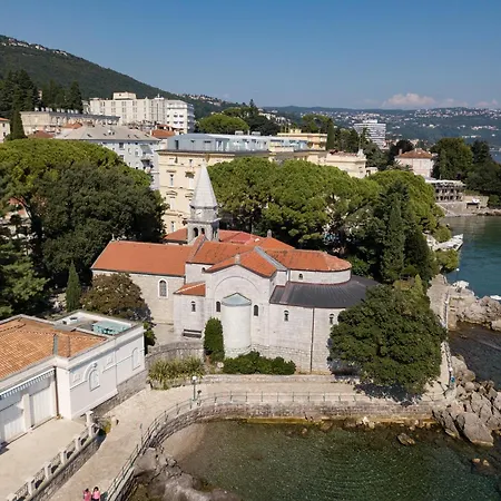Apartamento Azureo With Ocean View By Stadtlandnest Opatija