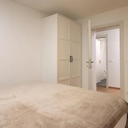 Azureo With Ocean View By Stadtlandnest Apartment