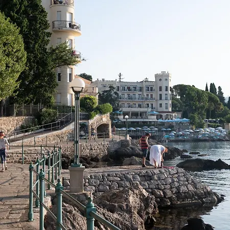 Azureo With Ocean View Apartment