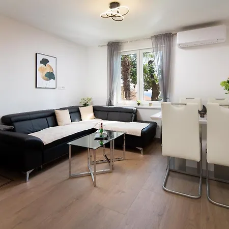 Azureo With Ocean View By Stadtlandnest Apartment Opatija