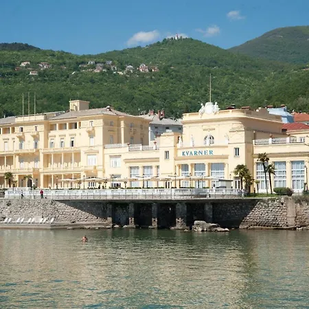 Azureo With Ocean View Apartment