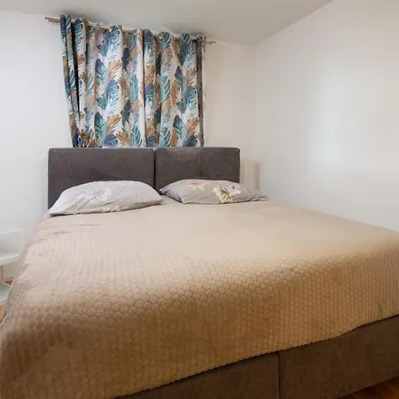 Azureo With Ocean View By Stadtlandnest Apartment *