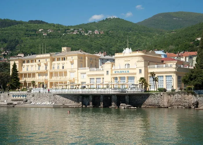 Azureo With Ocean View Apartament